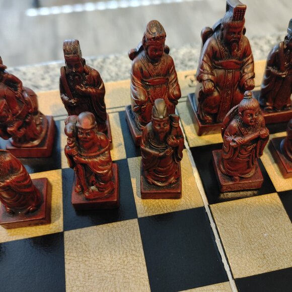 Original vintage clay chess set "Buddhist Warrior Monks", pre-owned. - Picture 5 of 9